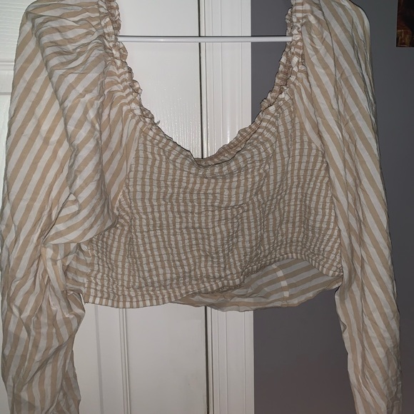 •• Aerie Striped Top •• - Picture 2 of 3